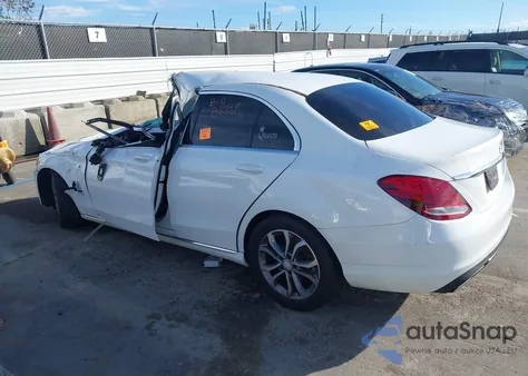 2017 Mercedes-Benz C 300 из США, поврежденный, VIN 55SWF4JB9HU206204